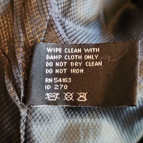 O13 Colebrook & Co Outerwear shiney black polyvinyl rain zip-up jacket - Picture 11 of 12